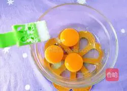 Illustration of how to make scrambled eggs with razor clams 6