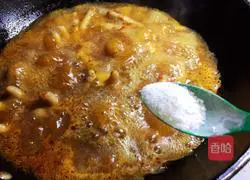 Illustration of how to make spicy chicken feet 11