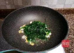 Illustration of how to make chrysanthemum scrambled eggs 12