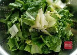Illustration of how to make scrambled eggs with lettuce and vegetables 1