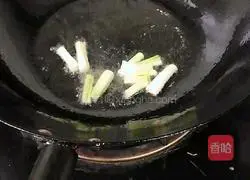 Illustration of how to make mushroom and shrimp soup 4