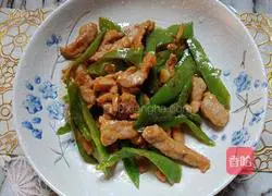 Illustration of how to stir-fry shredded pork with green pepper 11