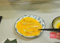 Illustration of how to make fried squid rings 4