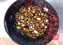 Illustration of how to make dry-fried white-scaled fish 4