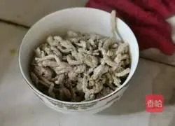 Illustration of how to make fried shredded pork with green pepper 2