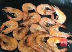 Illustration of braised prawns in oil 5