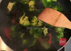 Illustration of how to make stir-fried broccoli 4