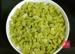 Illustration of how to make a bento with minced meat and vegetables 2