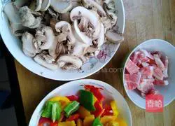 Green and red pepper meat Illustration of how to make fried mushrooms 1