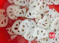 Illustration of how to make fried lotus root and meat 2