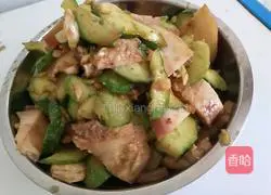Stir-fried cucumber and pig head meat Meat recipe illustration 3