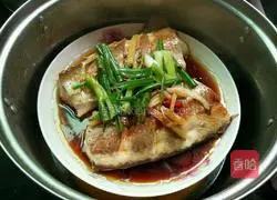 Illustration of how to make salt and pepper steamed fish 13