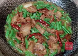 Illustration of how to make fried green beans with pork belly 6