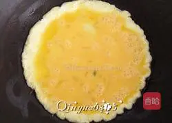 Illustration of how to make scrambled eggs with chive flowers 3