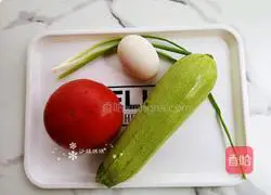 Illustration of how to make tomato-fried zucchini 1