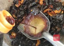 Illustration of how to make fried pork slices with fungus 7