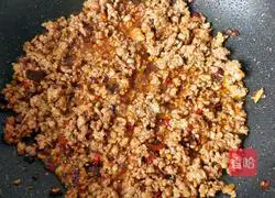 Illustration of how to stir-fry minced meat with chives and moss 15