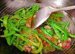 Illustration of how to make beef brisket and fried green beans 17