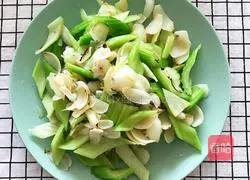 Illustration of how to make Qingxin celery and lily 5