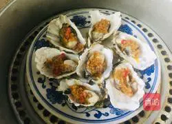 Illustration of how to make steamed oysters with garlic chili sauce 5