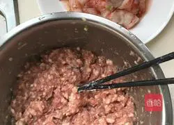 Illustration of how to make shrimp patties 2