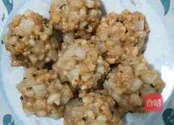 Illustration of how to make meatballs 5