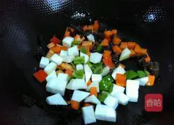 Illustration of how to make stir-fried diced chicken with colorful vegetables 7