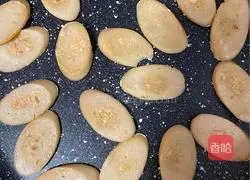 Illustration of how to make sausage and scrambled eggs 6