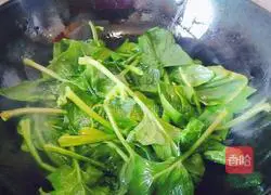 Illustration of how to make spinach, scrambled eggs and black sesame seeds 9