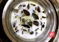 Illustration of how to make hibiscus steamed eggs 6