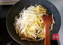 Illustration of how to make fried eggs with chives 7