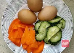 Illustration of how to make Mushu Pork 5