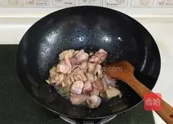Illustration of how to make mushroom stewed chicken 5