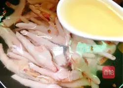 Illustration of how to make pickled pepper and chicken feet 7