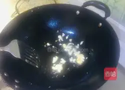 Mixed cowpeas, eggs and fungus Illustration of how to make fried ham 4