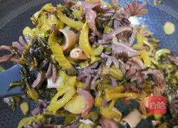 Illustration of how to cook duck gizzards with pickled cabbage 12