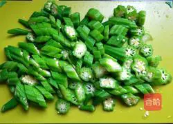 Illustration of how to make fried chicken with okra 12