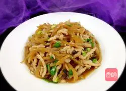 Illustration of how to make shredded pork with pickled mustard 11