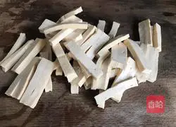 Illustration of how to make stir-fried dried celery 2