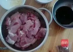 Illustration of how to make braised pork 1