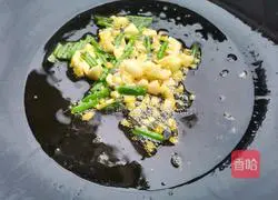 Illustration of how to make fried ham with broccoli and fungus 4