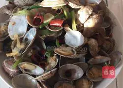 Illustration of how to make spicy fried clams 5