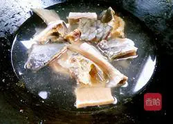 Illustration of how to make salted fish and eggplant stew 2