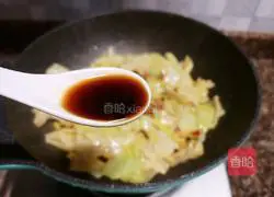 Illustration of how to stir-fry cabbage 12