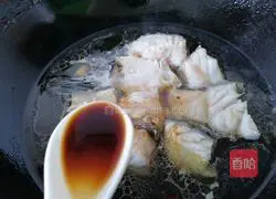 Illustration of how to make spicy grass carp 8 
