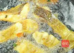 Spicy and crispy fried fish cubes Practice illustration 11