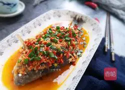 Illustration of how to make crucian carp with chopped pepper 12