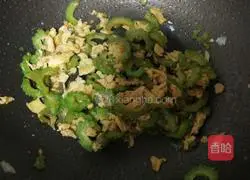 Bitter Melon Scrambled Egg Recipe Illustration 9