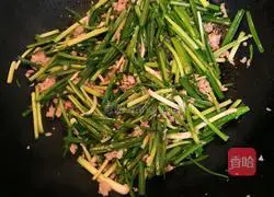 Illustration of how to make minced garlic meat 5