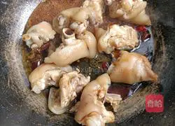 Illustration of braised pig trotters 7